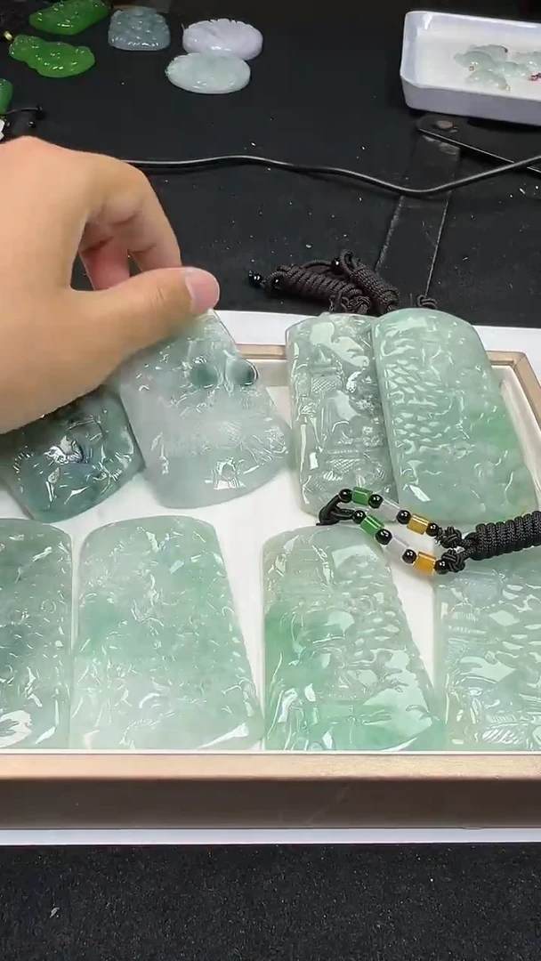 1231天然翡翠珠宝玉山水牌带绳带证书多样性随机发一