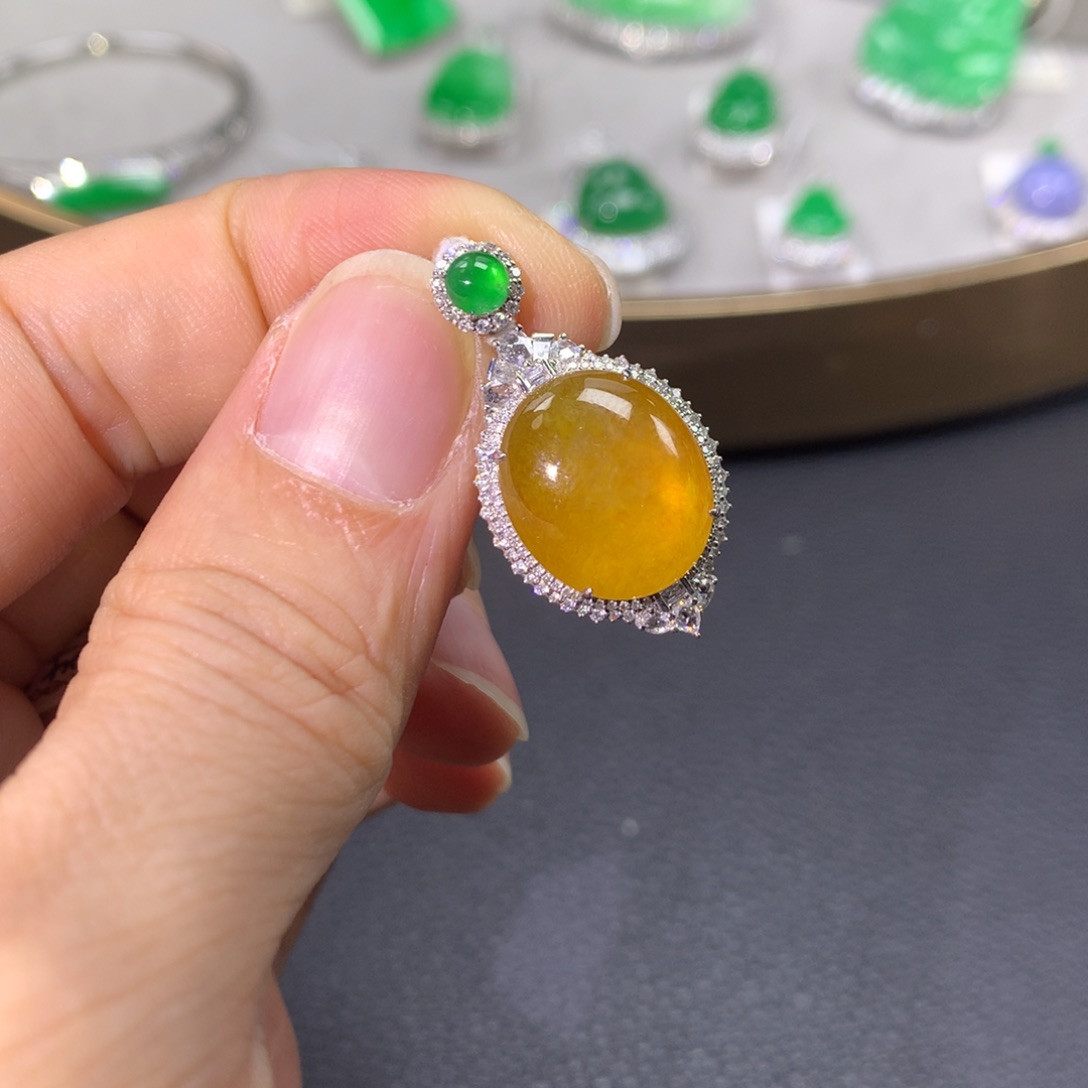 翡翠颈饰18K金镶嵌翡翠