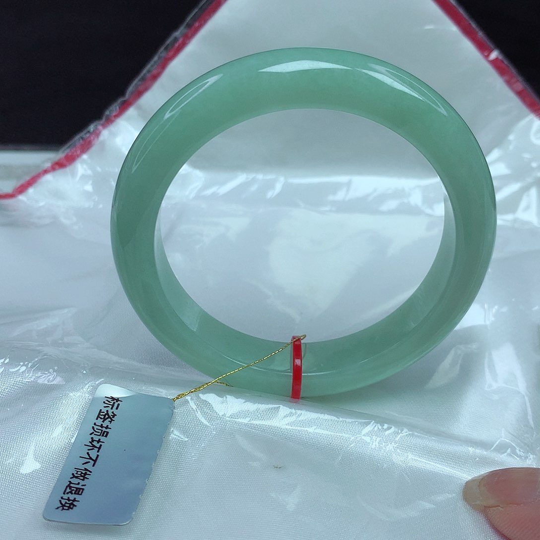 翡翠手镯未镶嵌55圈070