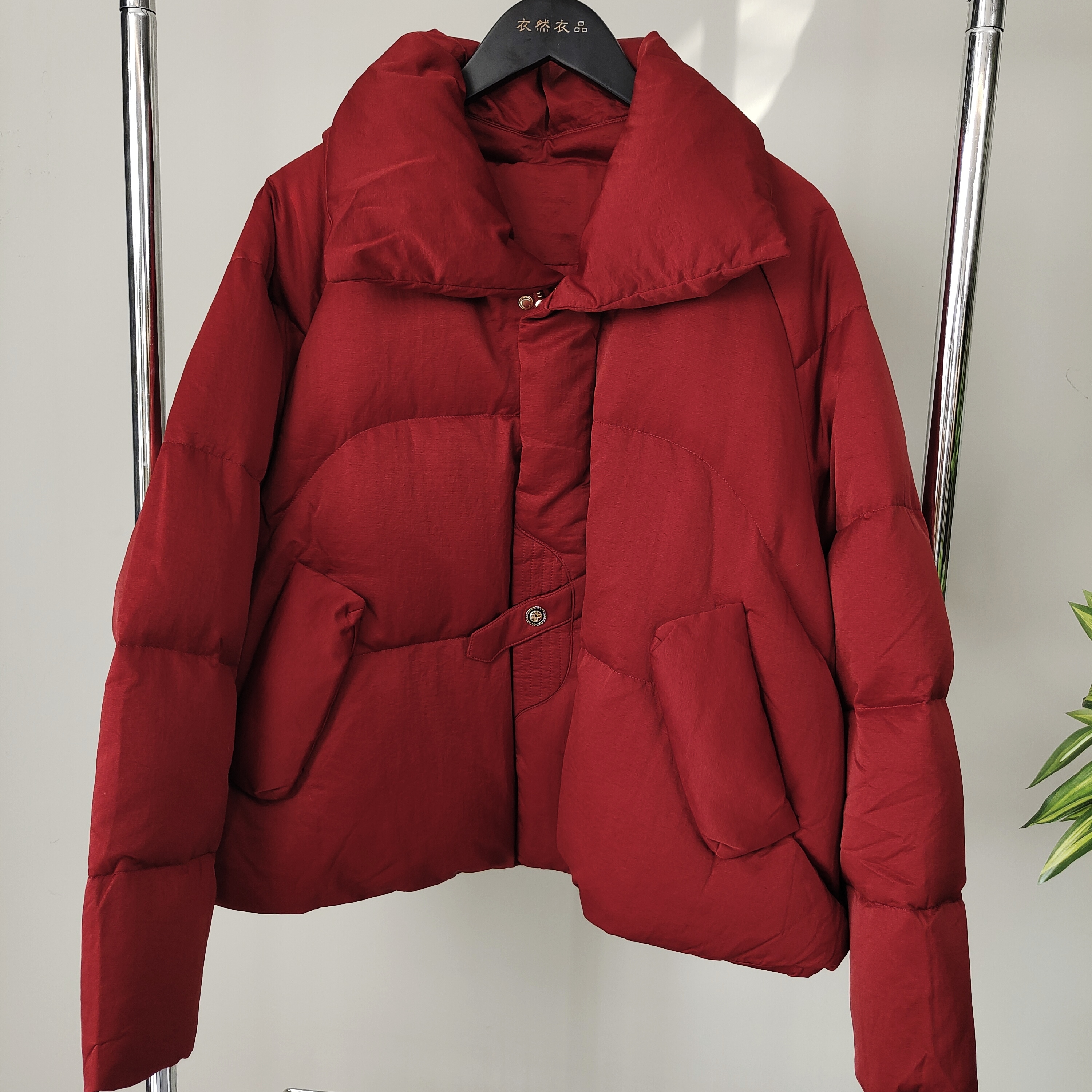 立领缎面短款羽绒服女简约百搭时尚保暖外套67362