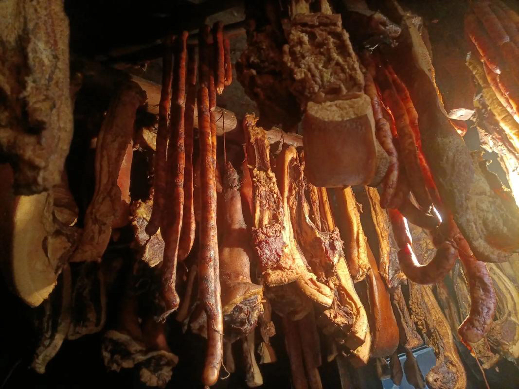 云南昭通大关腊肉