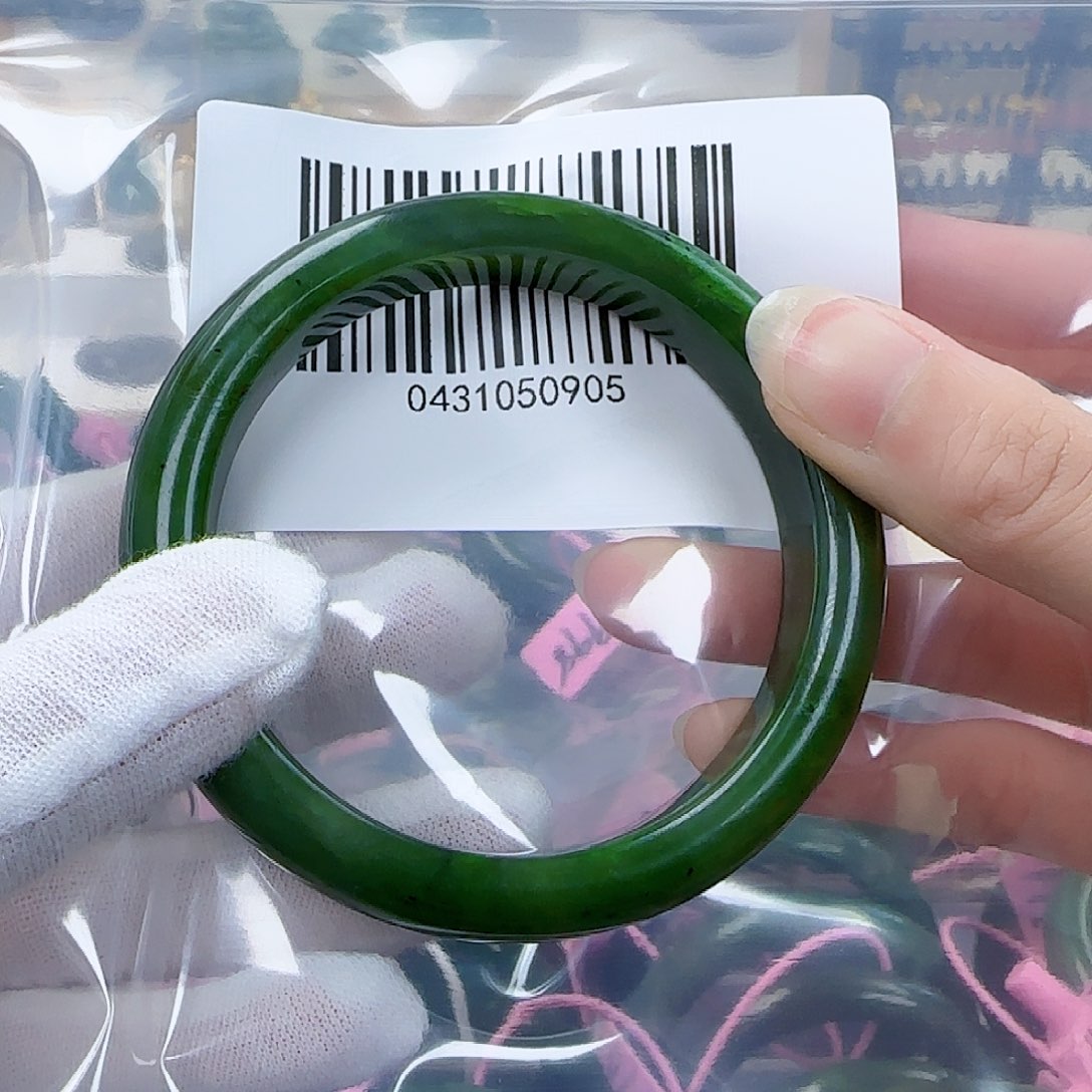 和田玉（碧玉）手镯未镶嵌60包容