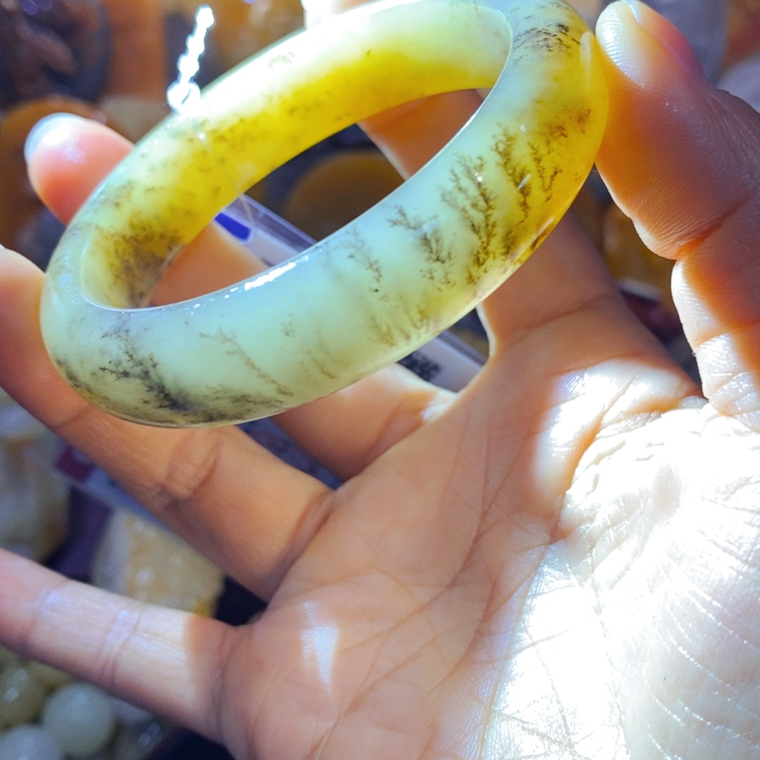 石英质玉未镶嵌颈饰