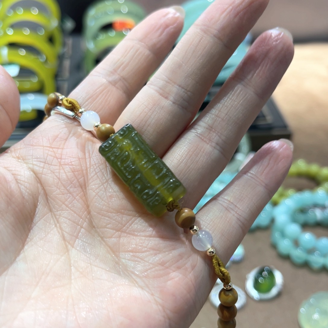 蛇纹石玉手镯未镶嵌