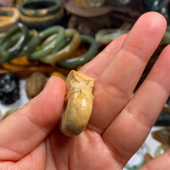 和田玉（糖玉）未镶嵌颈饰