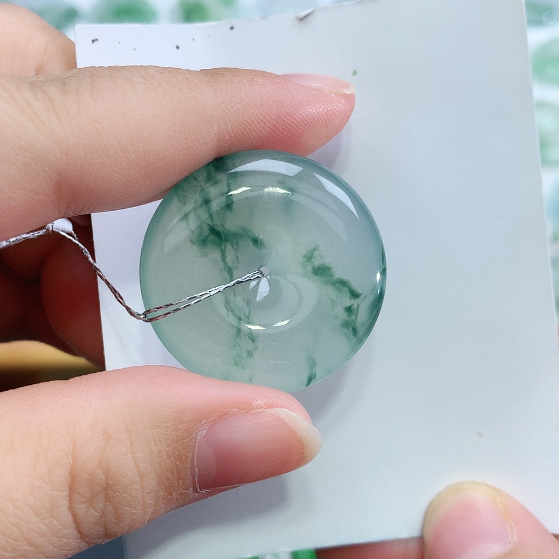 翡翠未镶嵌颈饰平安扣