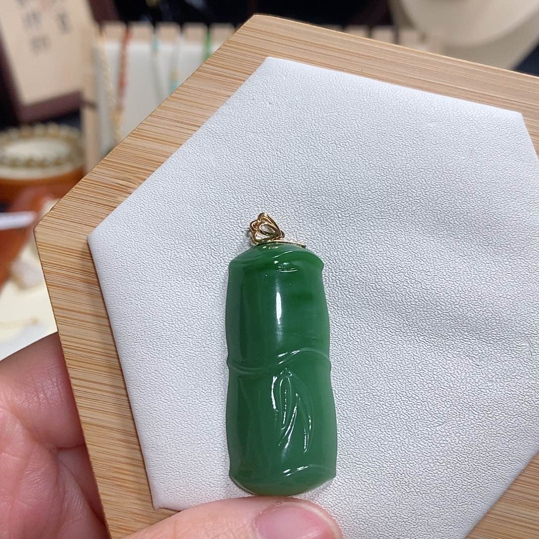 和田玉吊坠(赠链)18K金镶嵌