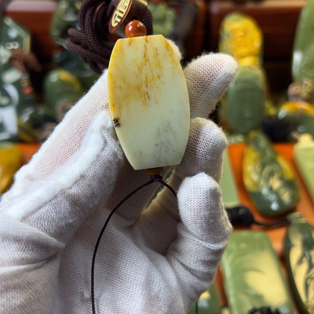 岫岩河磨玉（透闪石质玉）颈饰未镶嵌