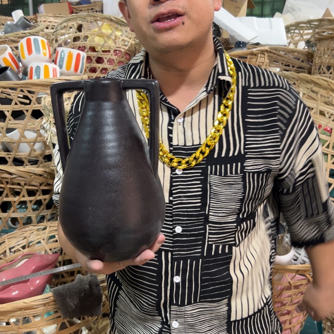 摆件84 号高中低温陶瓷瓶（部分微瑕）