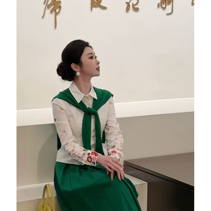 小井定制【花仙子】袖口绣繁花收腰衬衫J26W070