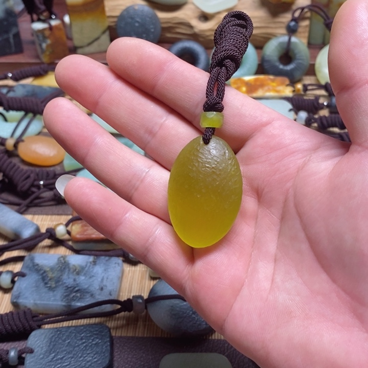 蛇纹石玉挂件未镶嵌刚*好