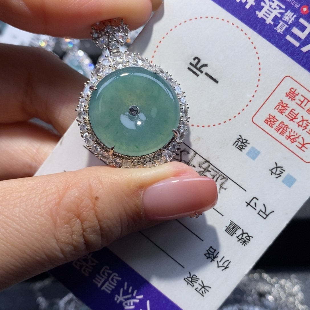 翡翠颈饰未镶嵌翡翠