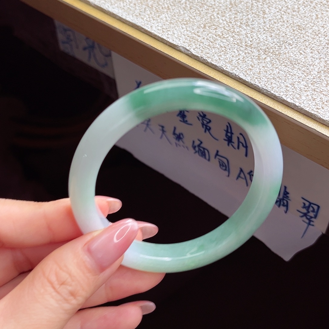 翡翠未镶嵌手镯手镯