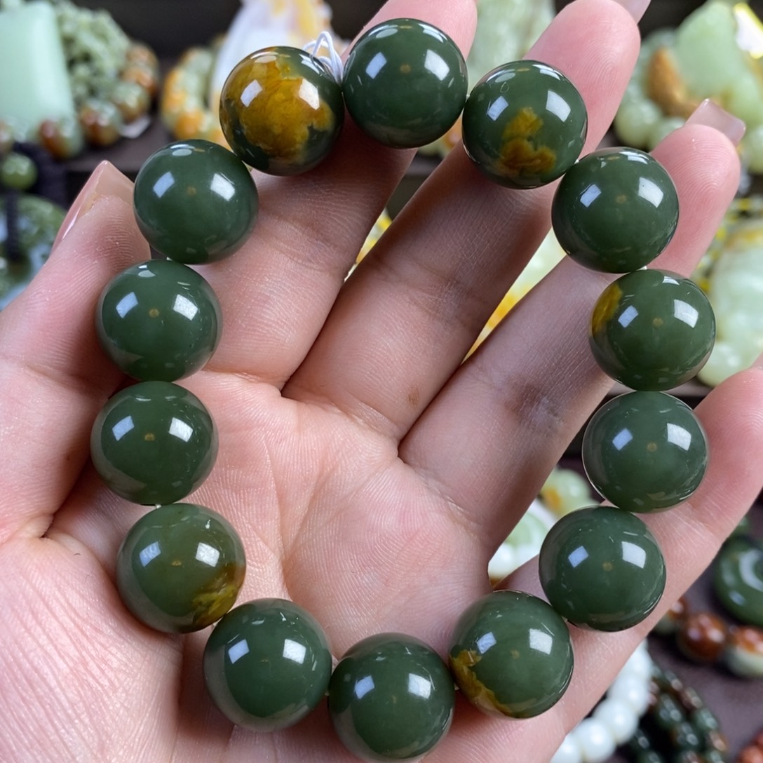 透闪石质玉未镶嵌手串