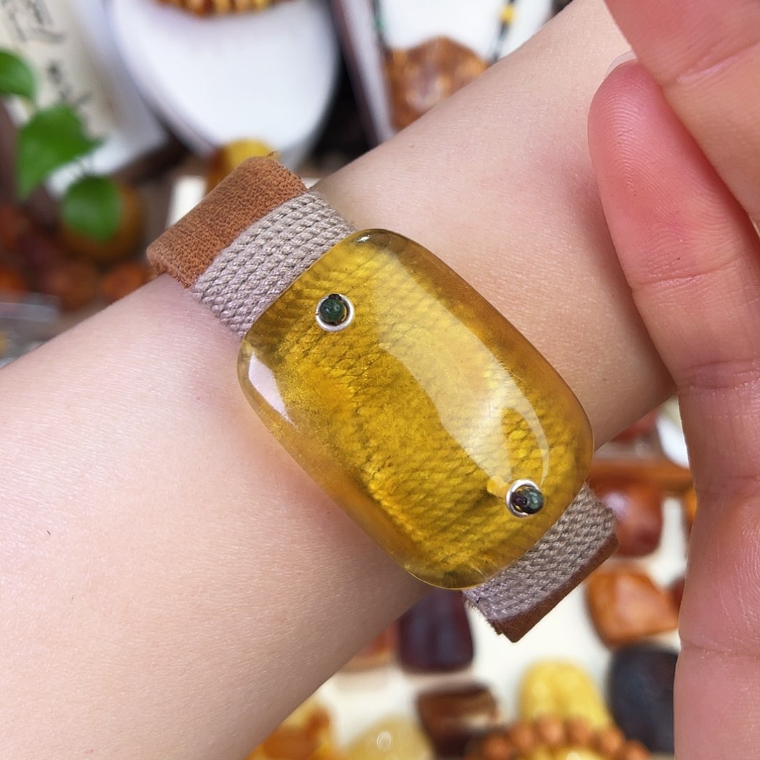 琥珀珠宝奇石未镶嵌，