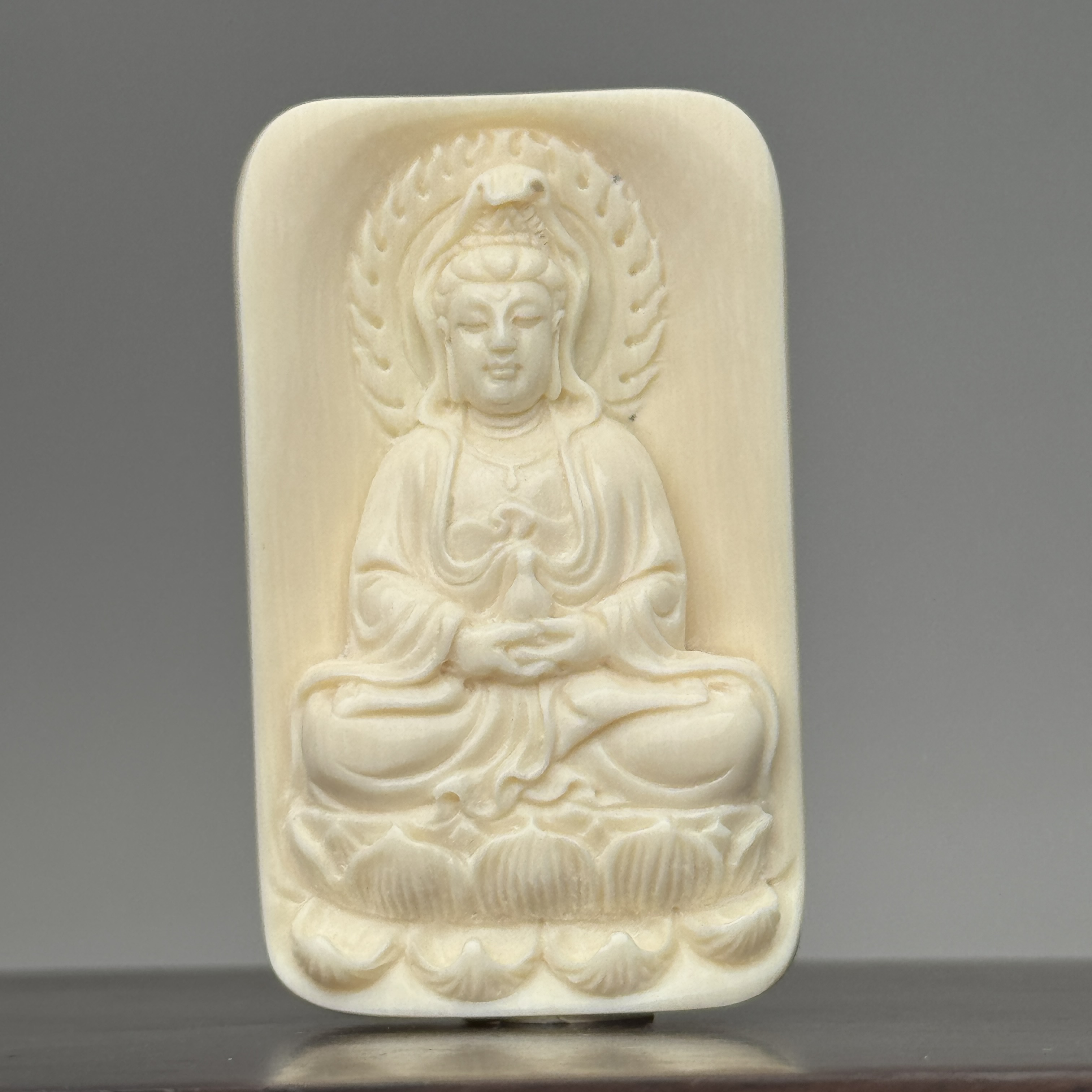 DEZHI/德志50*30*9mm16g观音吊坠天然猛犸牙A333（打孔吊坠绳）