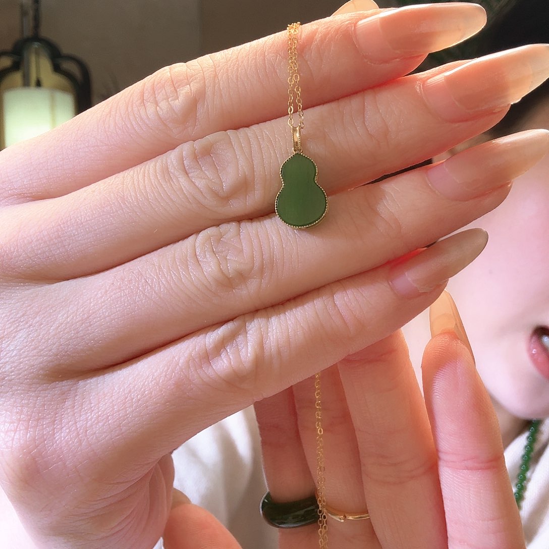 和田玉吊坠(不含链)18K金镶嵌