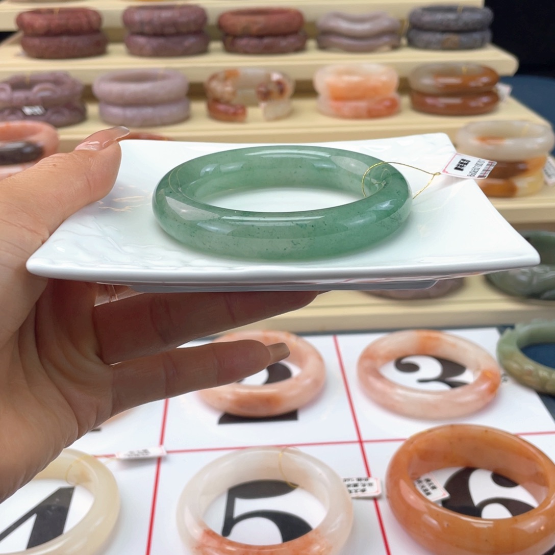 泥***泥石英岩玉手镯未镶嵌