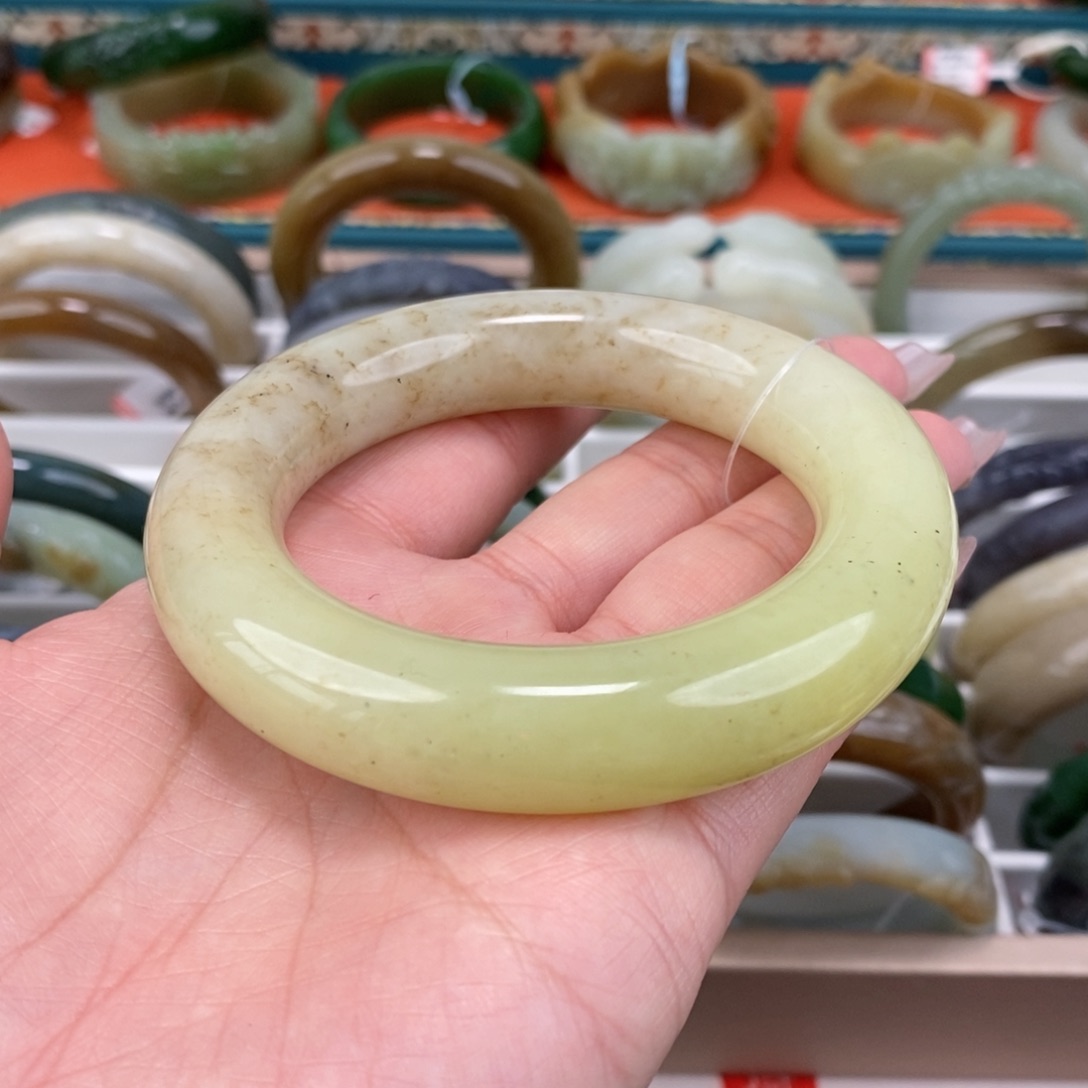 一***柔和田玉未镶嵌手镯56.5