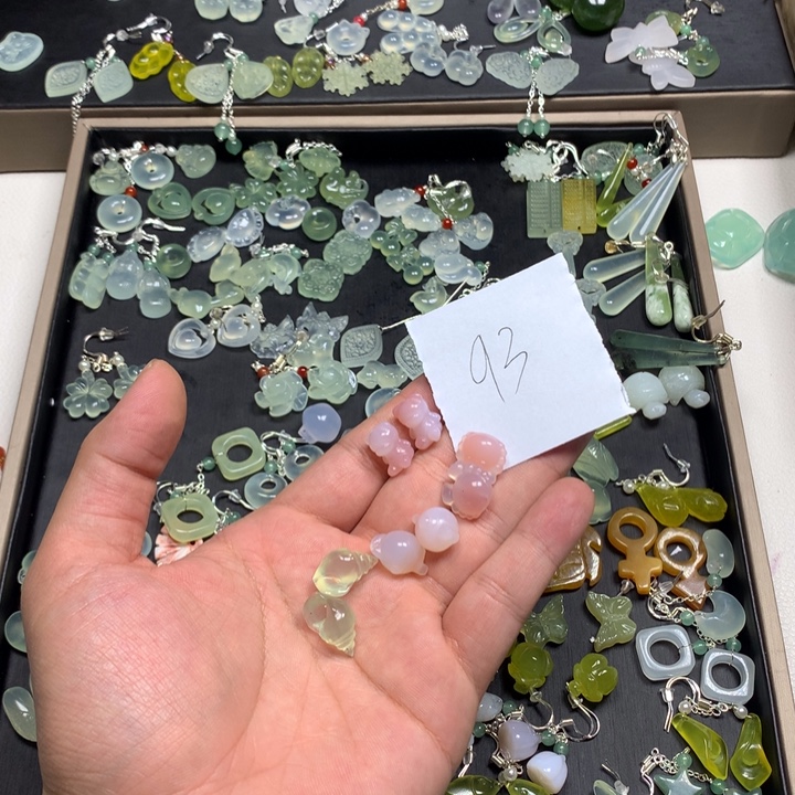 咿***咿蛇纹石玉合金耳钉