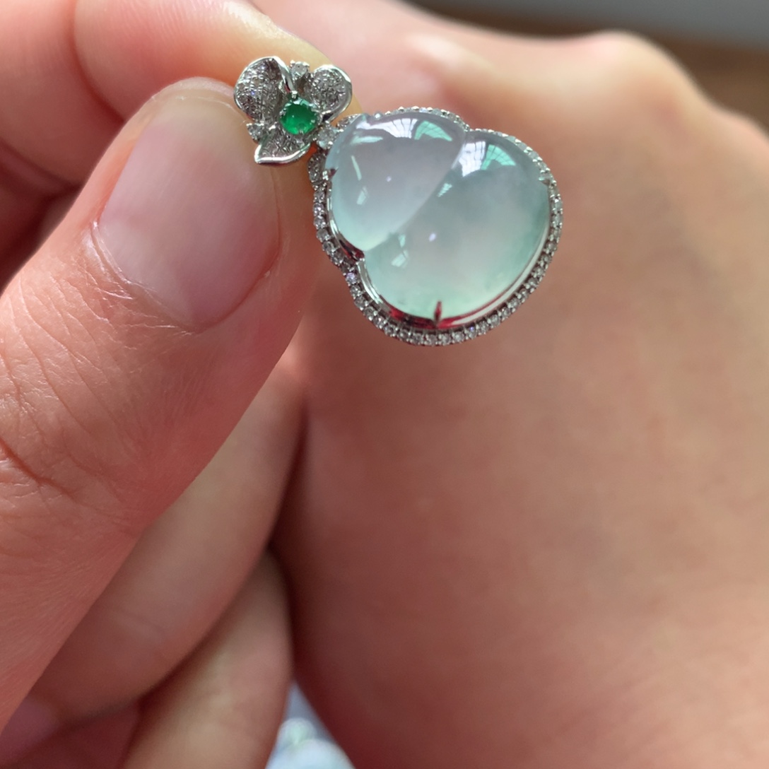 翡翠吊坠(不含链)18K金镶嵌葫芦