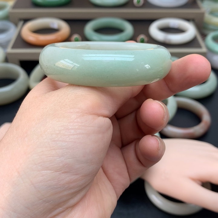 石英质玉未镶嵌手镯踩***猪52.2