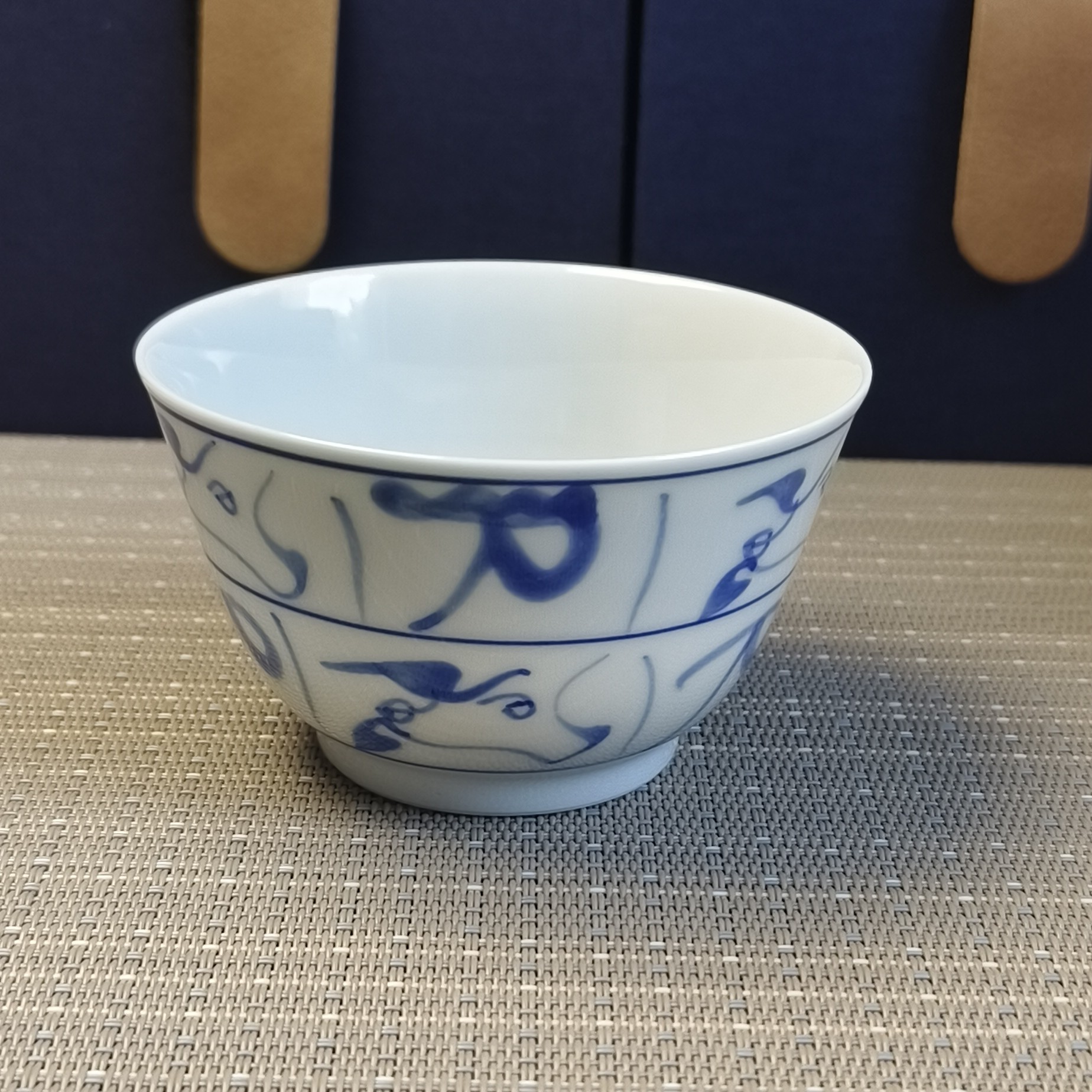 景德镇手工手绘青花刀字纹二刚盅（100毫升）05001