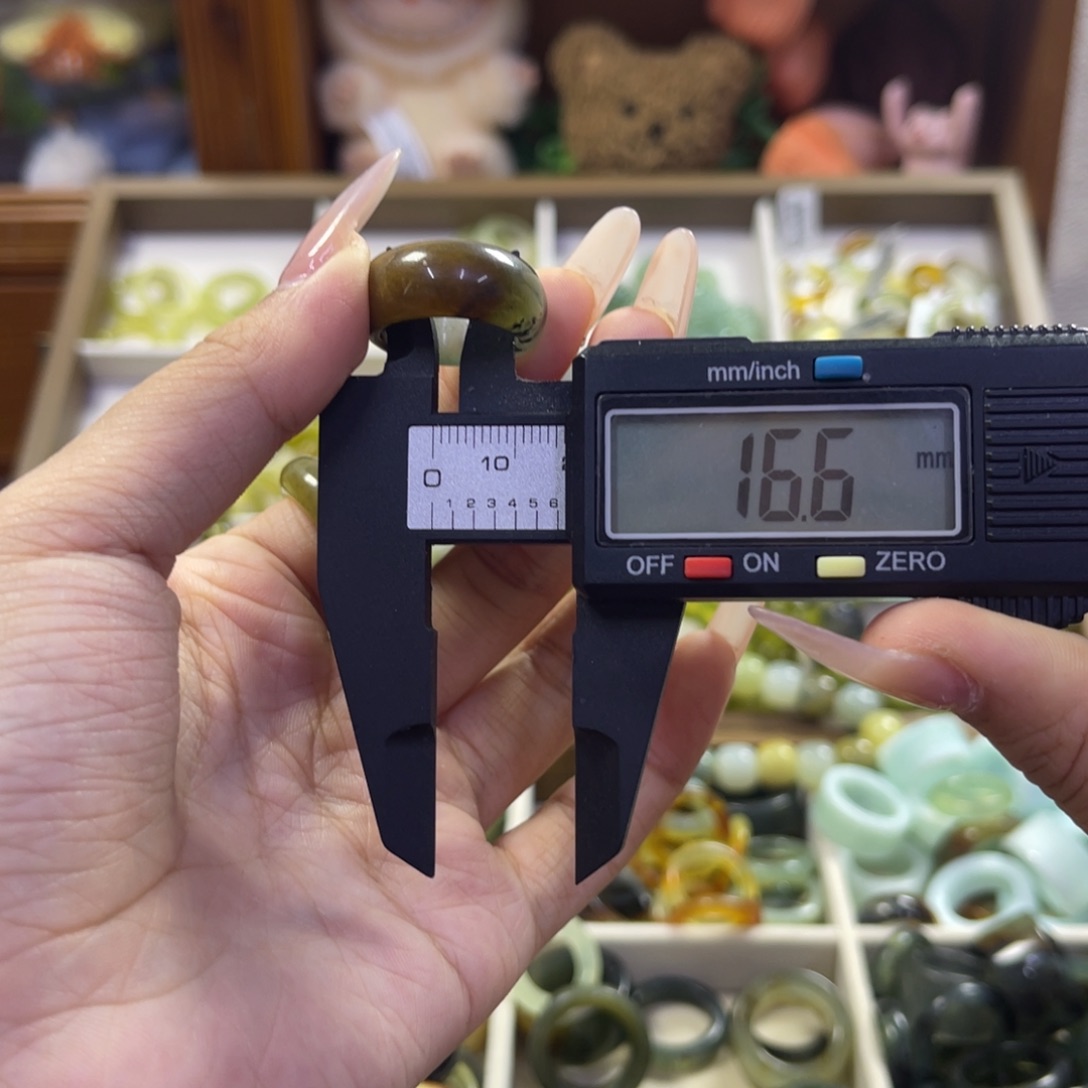 蛇纹石玉未镶嵌手镯101