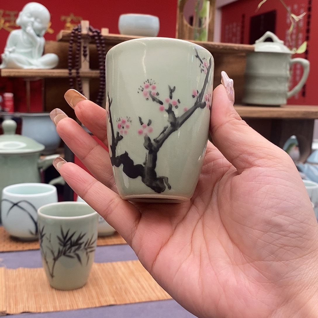 梅花杯绘画豆绿色活态瓷杯