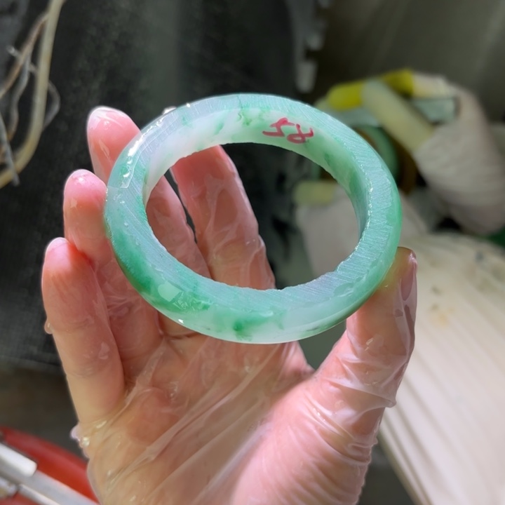 金***贵石英质玉（非洲翠）未镶嵌手镯定制