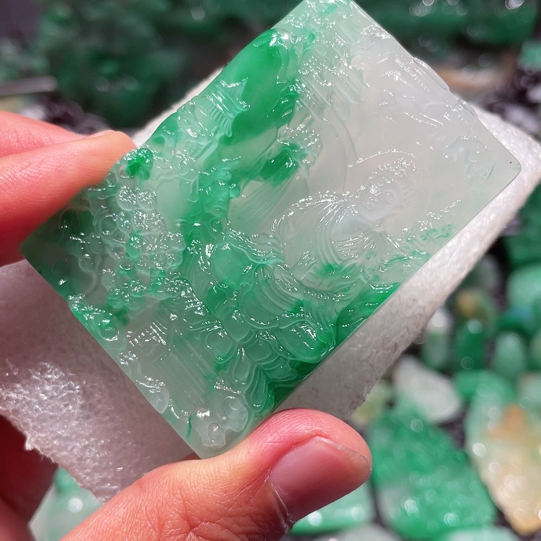 石英质玉颈饰未镶嵌訫*