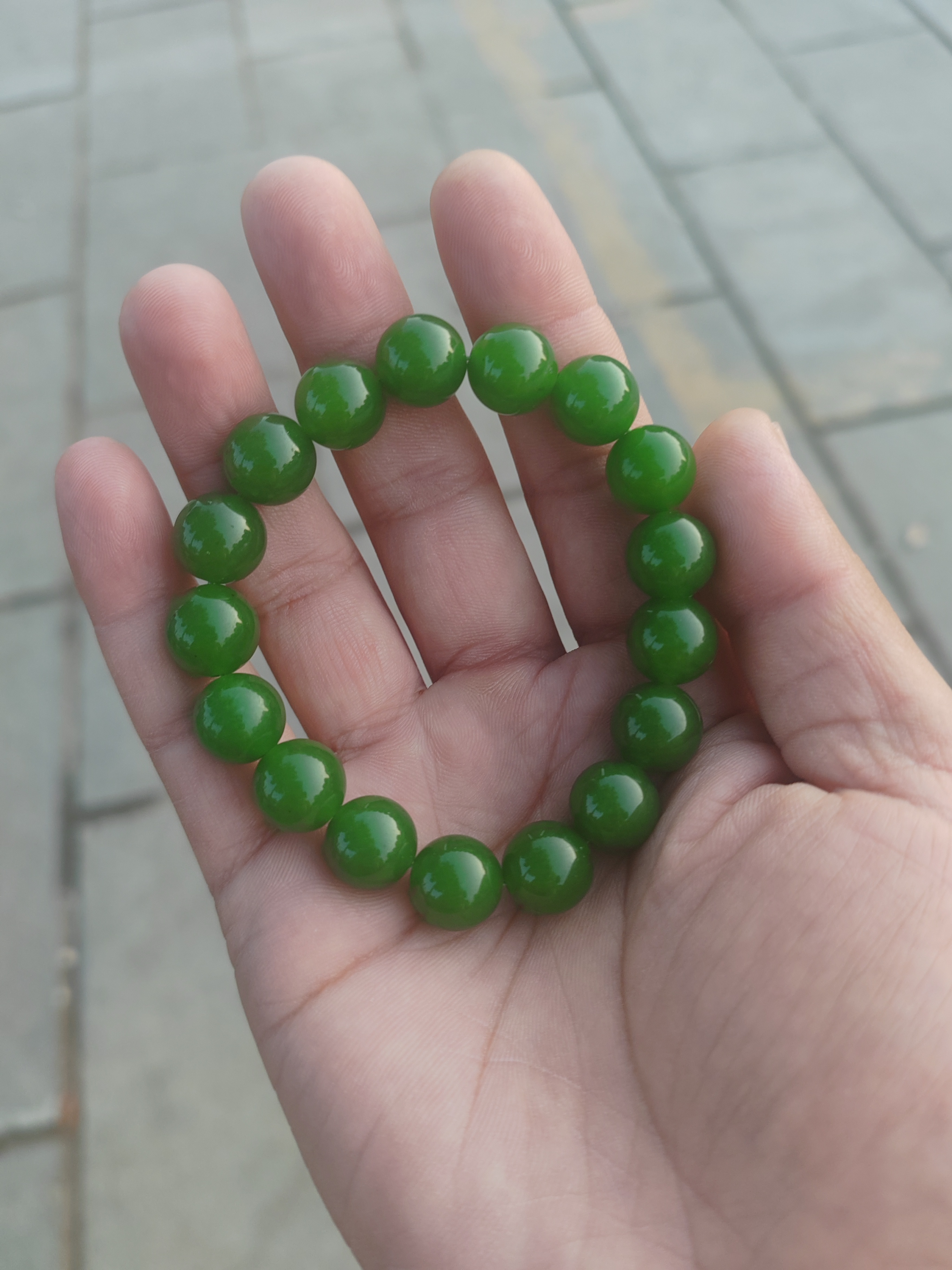 卡12mm辣菠菜绿手串 色泽鲜艳