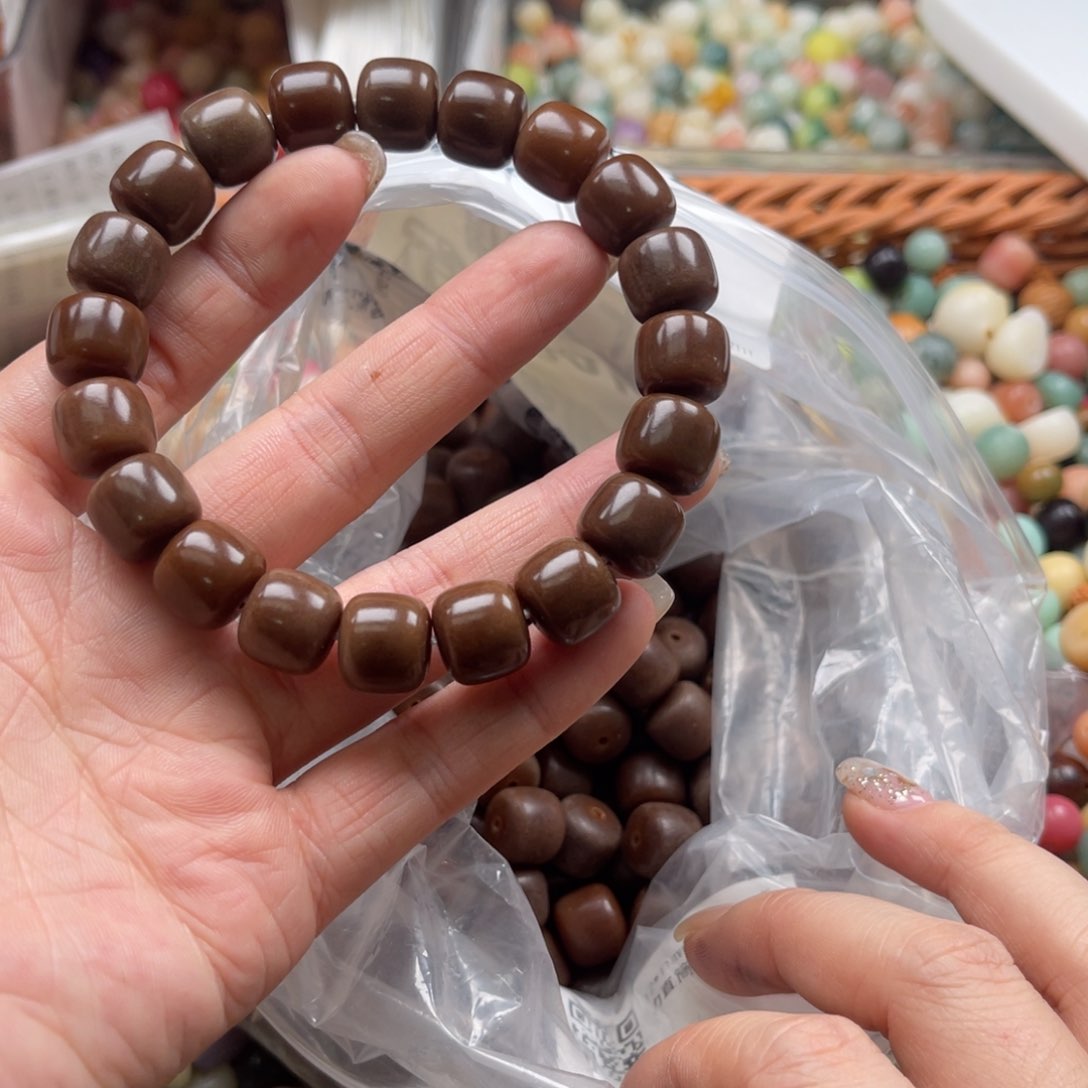 吊坠白玉菩提p25/12mm/35颗正切巧克力桶