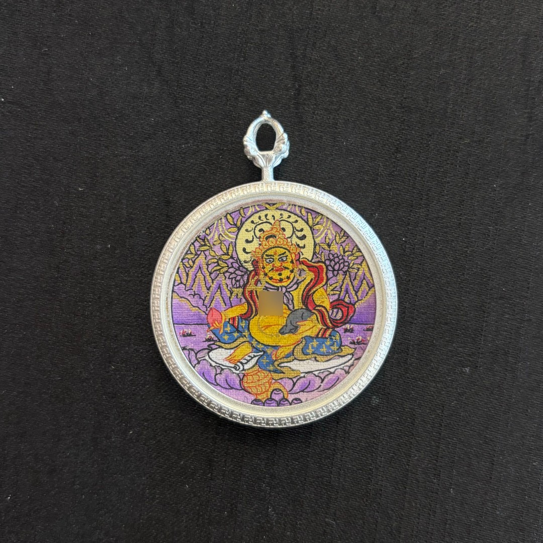 非金属珐琅吊坠 扶摇臻选|黄CC全身银色圆牌卡卡吊坠1017