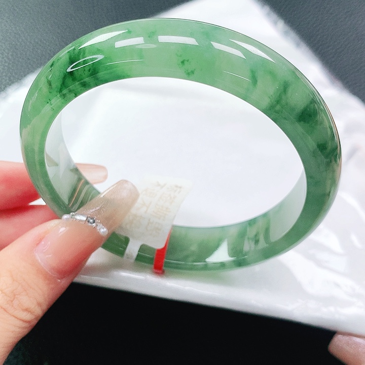 翡翠手镯未镶嵌58圈