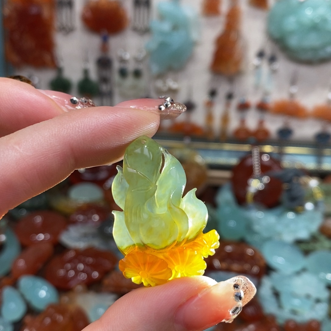 蛇纹石玉颈饰未镶嵌