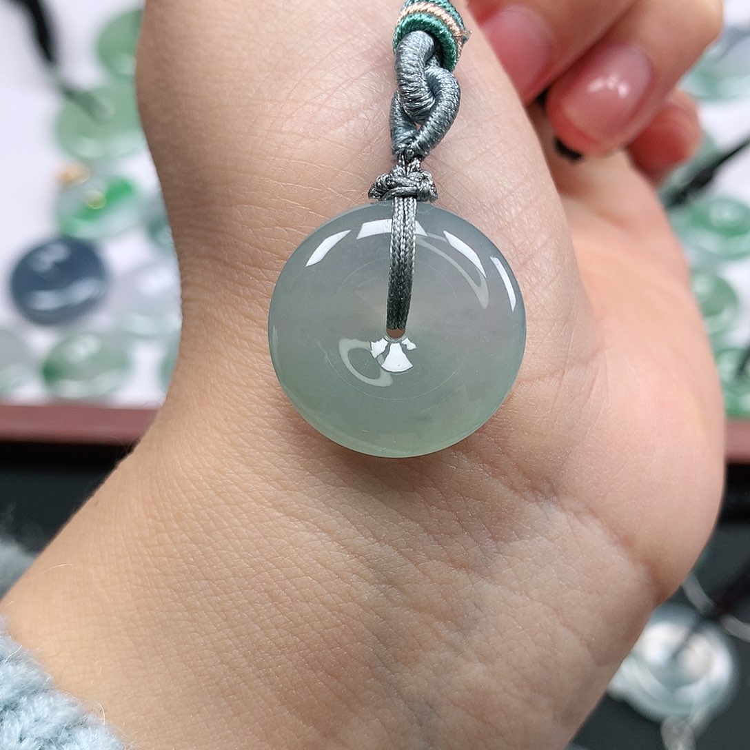 翡翠颈饰未镶嵌平安