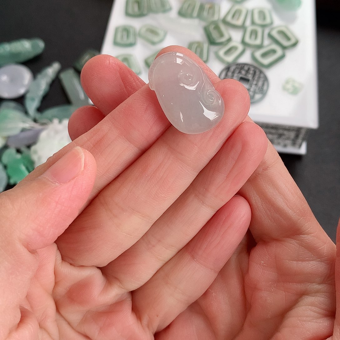 颈饰未镶嵌翡翠如意