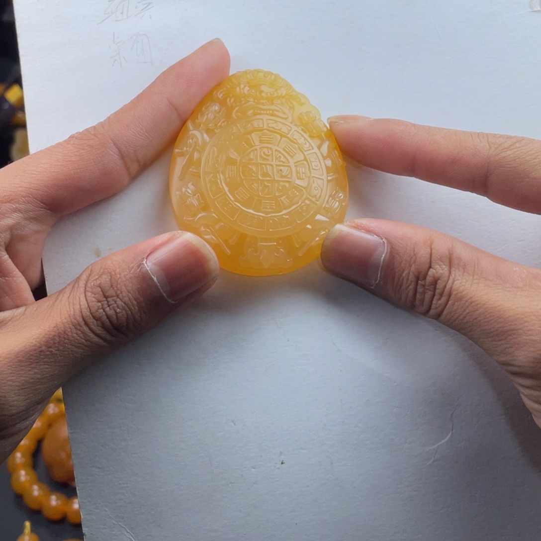 吴***️石英质玉（缅黄）未镶嵌项链