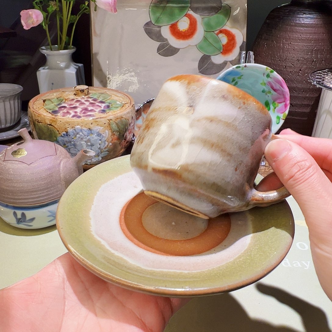 咖啡杯和茶杯是我们学校