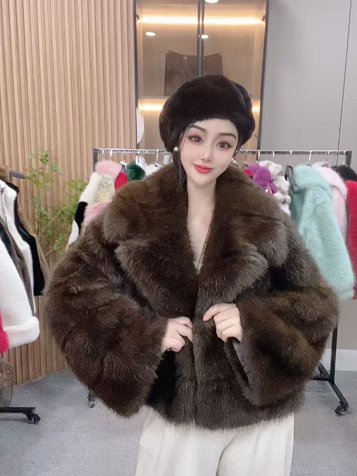 玲玲推荐冬季毛毛时尚洋气气质百搭外套设计师网红轻奢84078