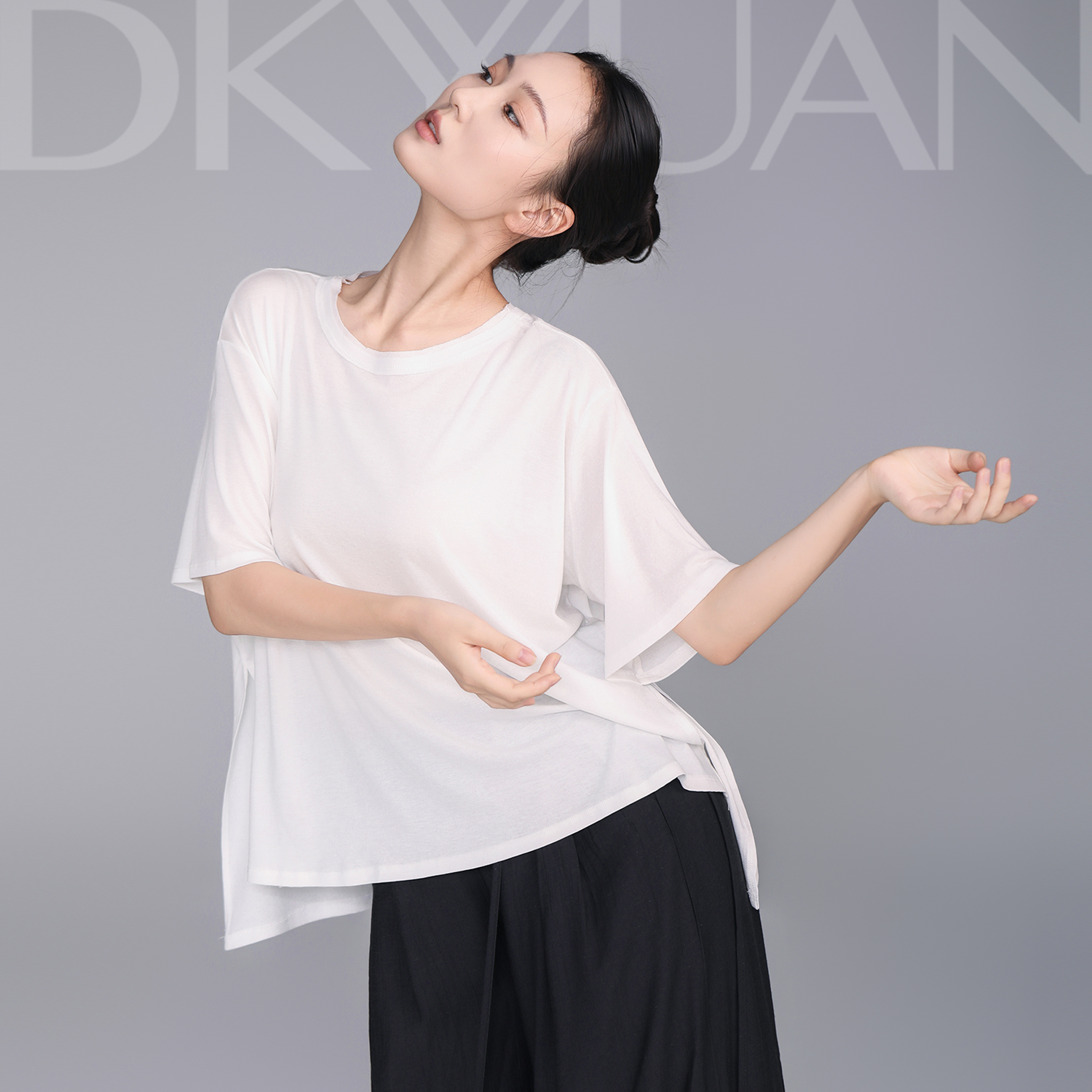 华丽独秀现代舞练功服宽松飘逸显瘦短袖T恤上衣演出服形体舞蹈服