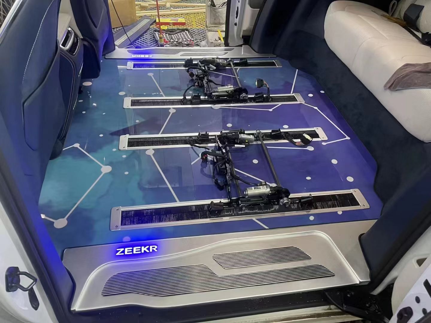 极氪009，地板+4门踏板+脚踏（包邮包安装）