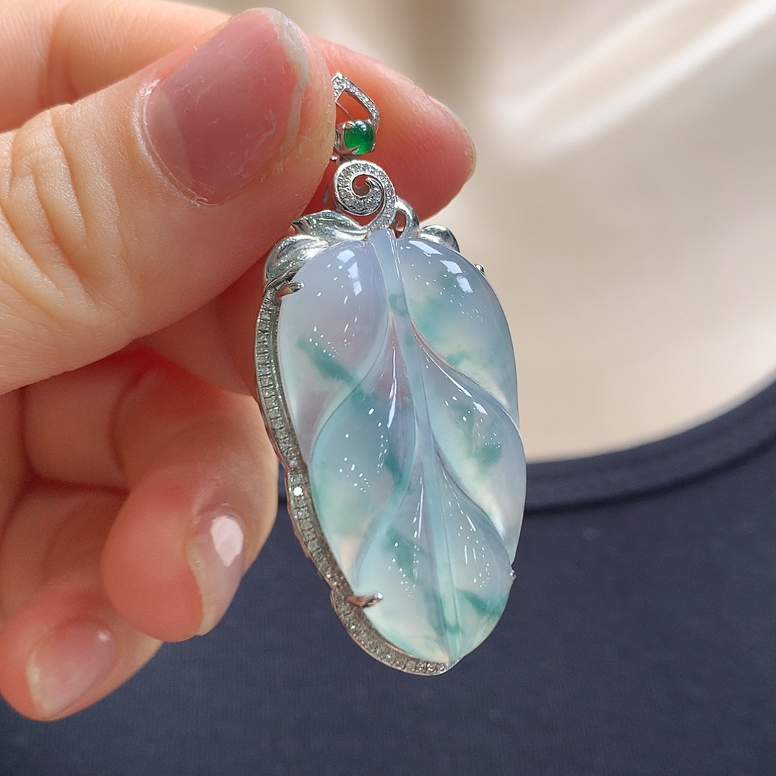 翡翠18K金镶嵌颈饰叶子