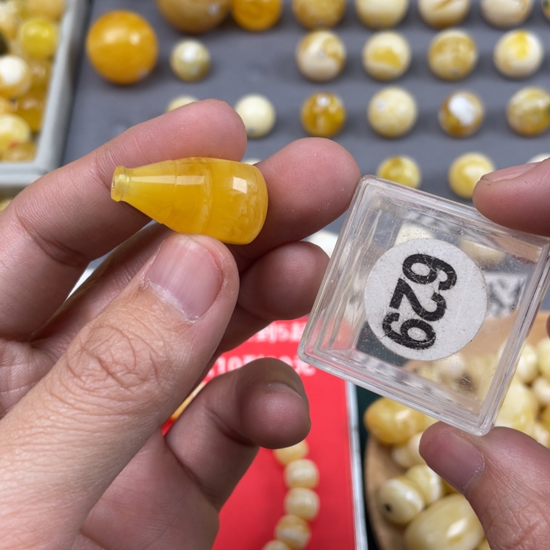 蜜蜡珠宝奇石未镶嵌