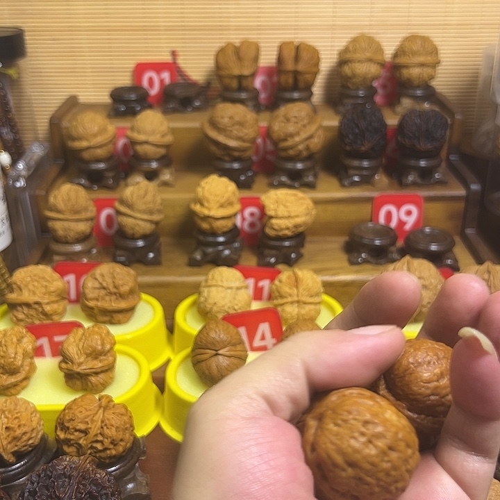 ****李把件文玩核桃红唇