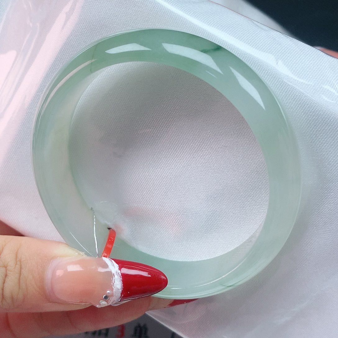 翡翠手镯未镶嵌54圈