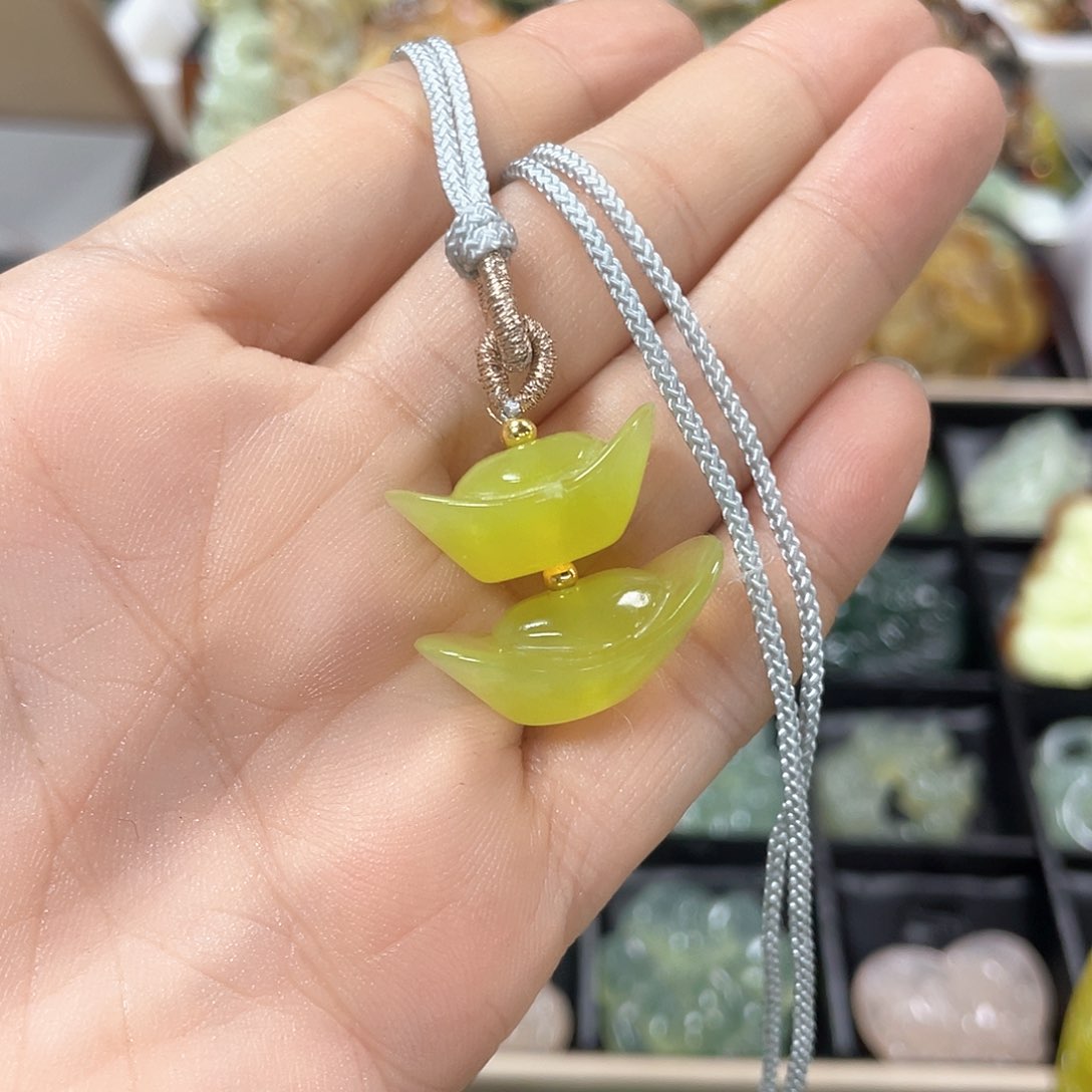 蛇纹石玉颈饰未镶嵌