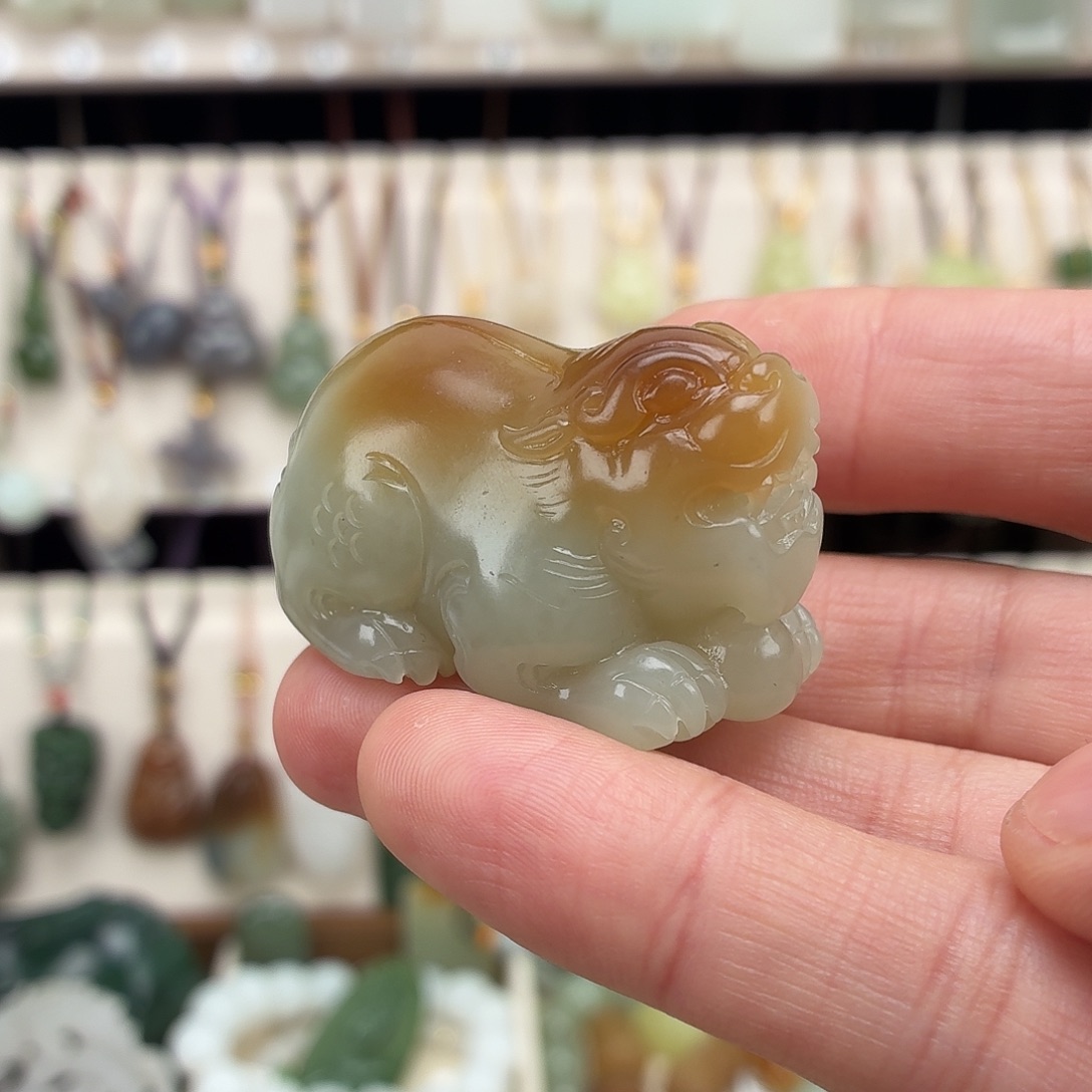 潇***哥和田玉未镶嵌颈饰天然和田玉新疆且末料手工雕刻貔貅吊坠