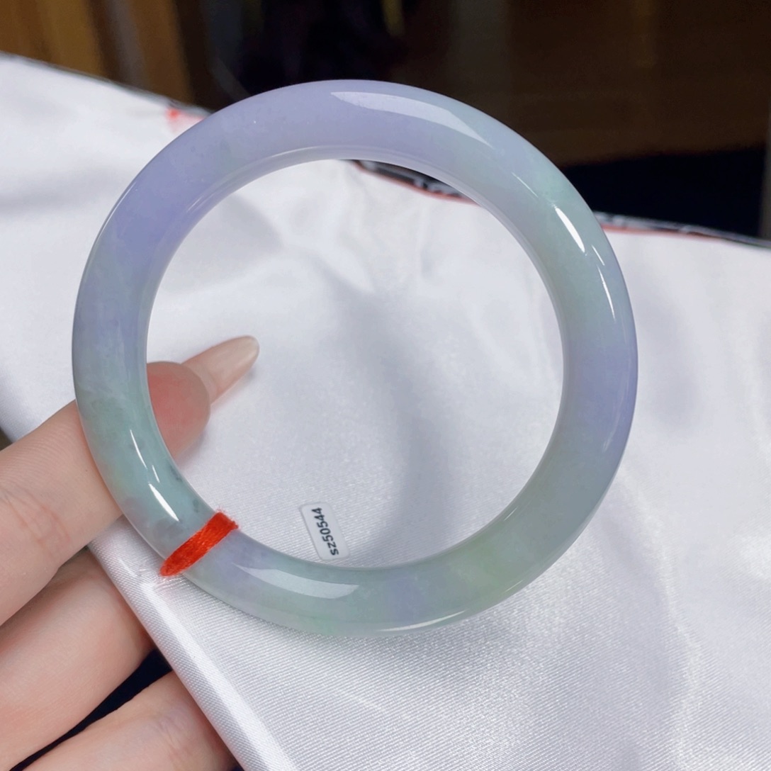 翡翠未镶嵌手镯55.5圆条有纹贯穿不退换